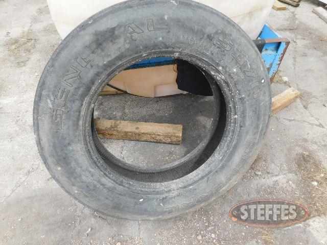 285/75R24.5 tire